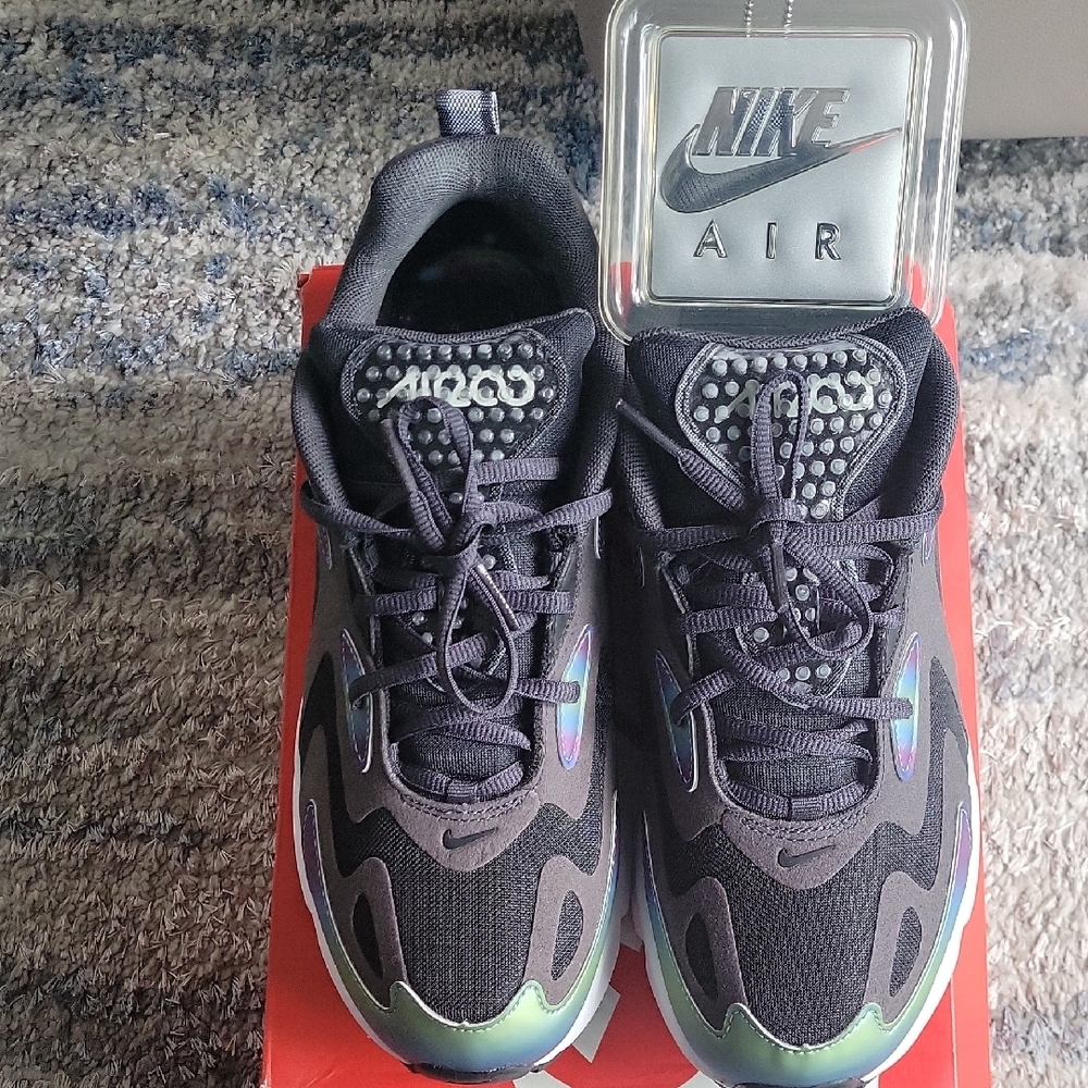 NikeAirmaxx200Black and Silver Sneakers Modern Comfort